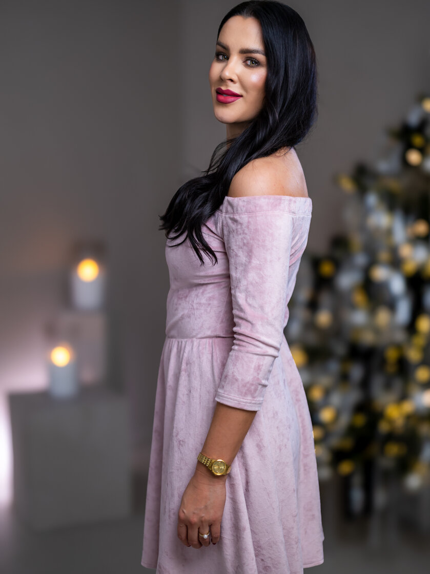 ŠATY “PATRICIA” S ODHALENÝMI RAMENAMI