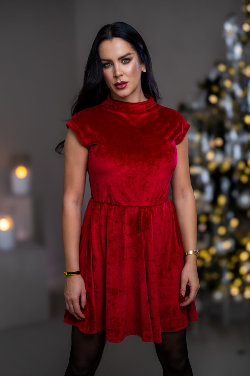 ŠATY “PATRICIA” S PRINECHANÝM STOJAČIKOM A PADNUTÝMI PLECIAMI