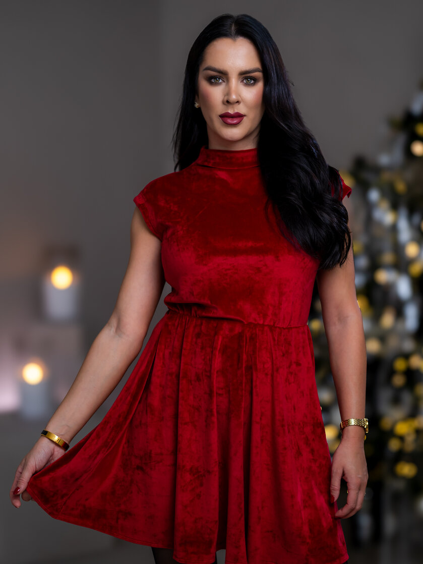 ŠATY “PATRICIA” S PRINECHANÝM STOJAČIKOM A PADNUTÝMI PLECIAMI