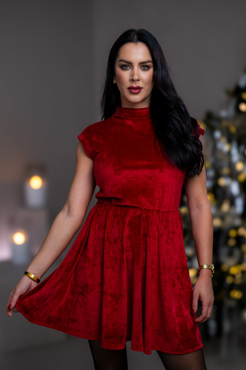 ŠATY “PATRICIA” S PRINECHANÝM STOJAČIKOM A PADNUTÝMI PLECIAMI