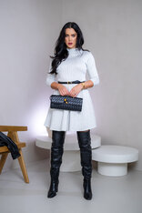 ŠATY “PATRICIA” S PRINECHANÝM STOJAČIKOM A PRILIEHAVÝMI RUKÁVMI