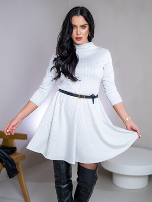 ŠATY “PATRICIA” S PRINECHANÝM STOJAČIKOM A PRILIEHAVÝMI RUKÁVMI