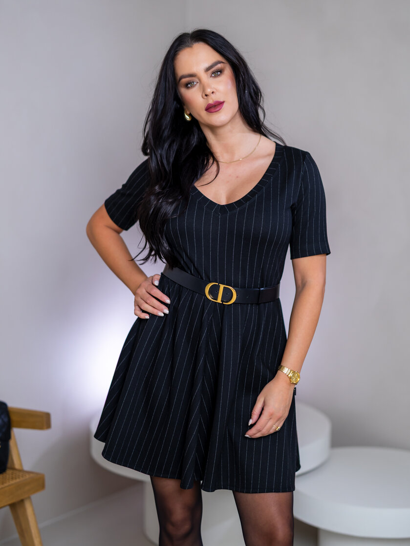 ŠATY “PATRICIA” S VÉČKOVÝM VÝSTRIHOM A PRILIEHAVÝMI RUKÁVMI