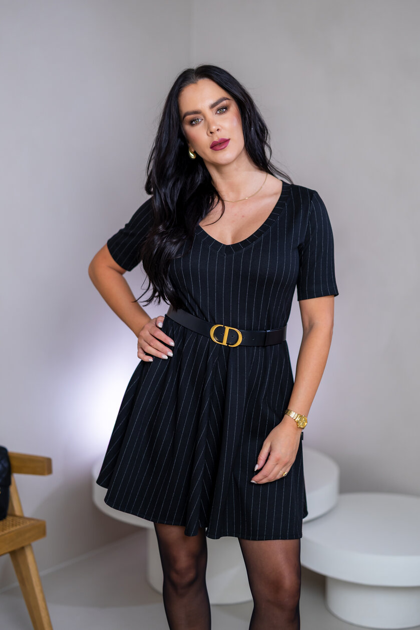 ŠATY “PATRICIA” S VÉČKOVÝM VÝSTRIHOM A PRILIEHAVÝMI RUKÁVMI