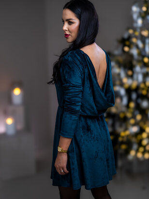 ŠATY “PATRICIA” S VODOU NA CHRBÁTE A PRILIEHAVÝMI RUKÁVMI