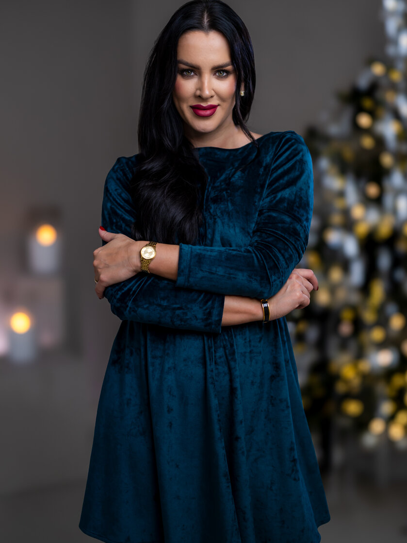 ŠATY “PATRICIA” S VODOU NA CHRBÁTE A PRILIEHAVÝMI RUKÁVMI