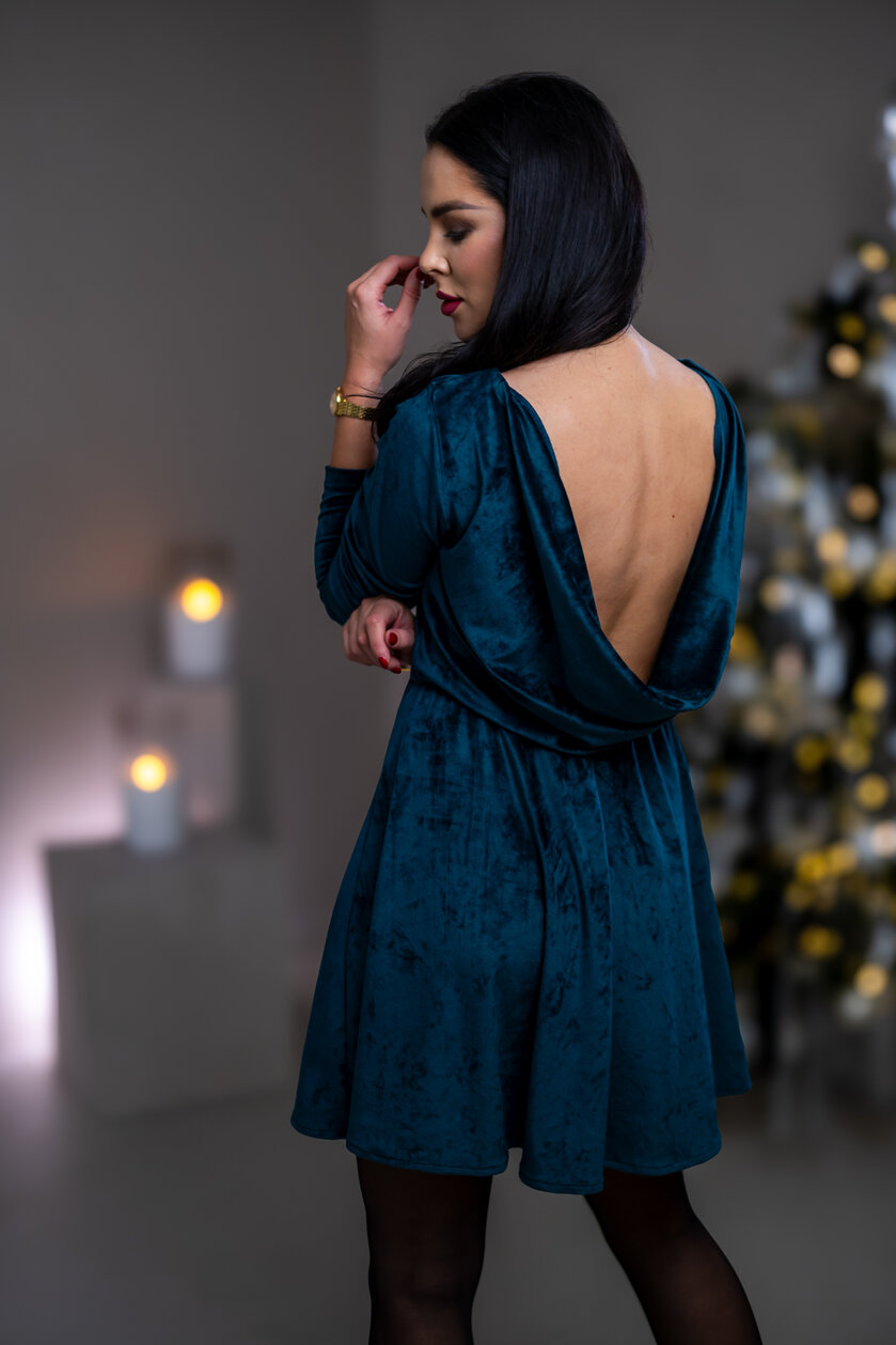 ŠATY “PATRICIA” S VODOU NA CHRBÁTE A PRILIEHAVÝMI RUKÁVMI