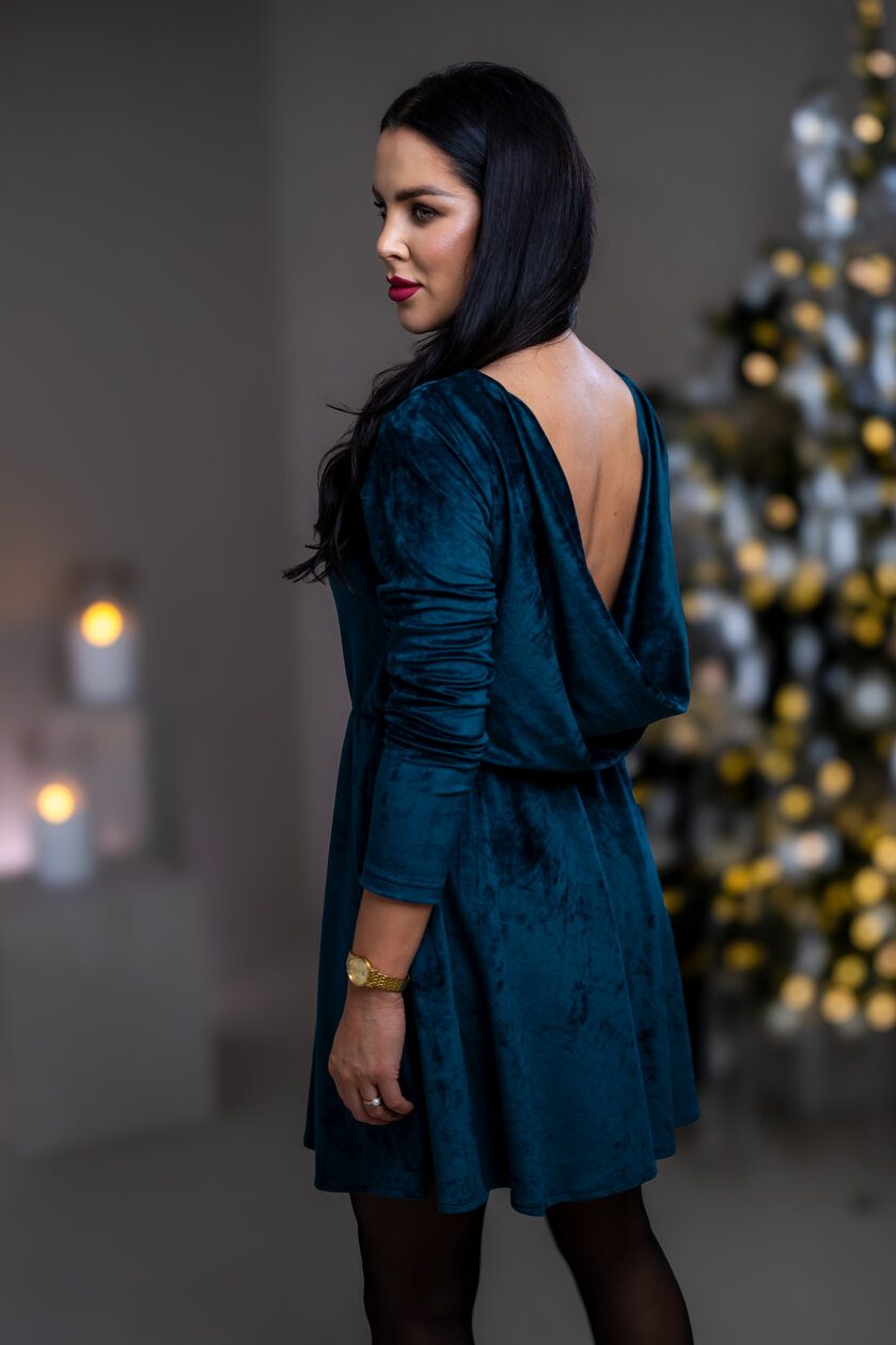 ŠATY “PATRICIA” S VODOU NA CHRBÁTE A PRILIEHAVÝMI RUKÁVMI