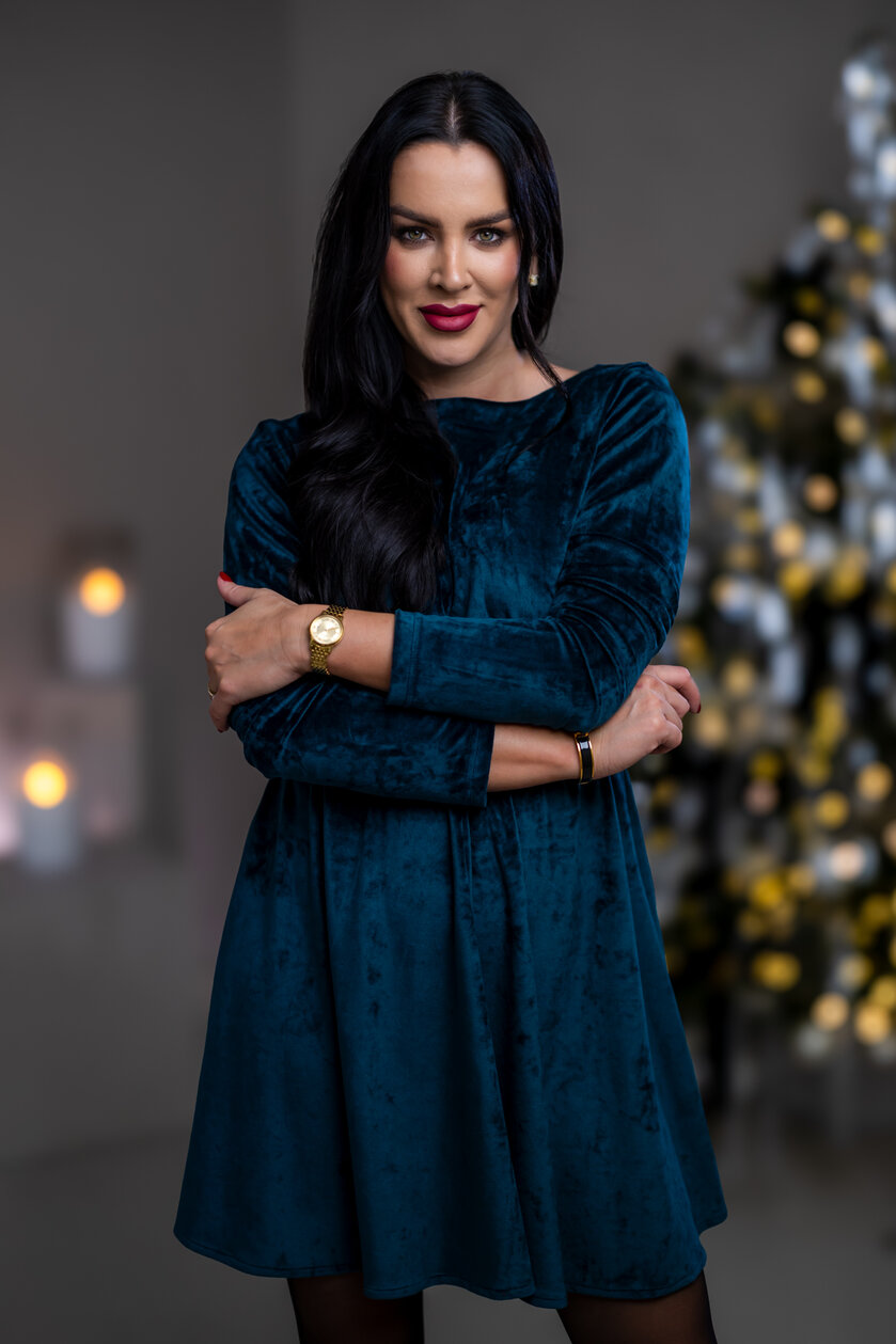 ŠATY “PATRICIA” S VODOU NA CHRBÁTE A PRILIEHAVÝMI RUKÁVMI