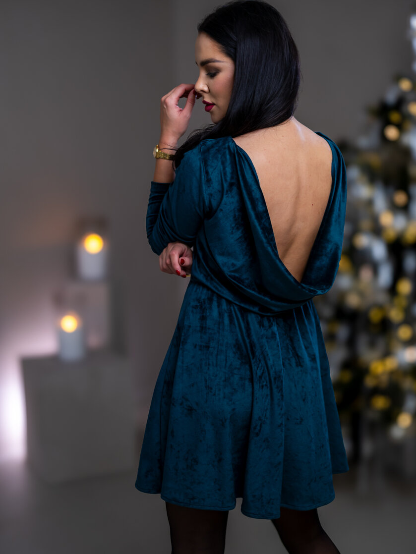 ŠATY “PATRICIA” S VODOU NA CHRBÁTE A PRILIEHAVÝMI RUKÁVMI