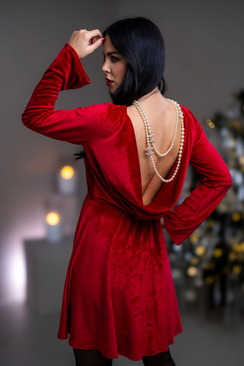 ŠATY “PATRICIA” S VODOU NA CHRBÁTE A ROZŠÍRENÝMI RUKÁVMI