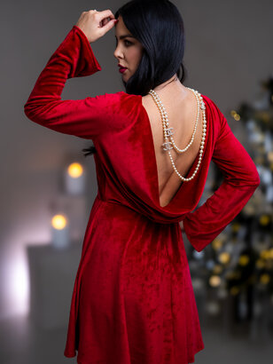 ŠATY “PATRICIA” S VODOU NA CHRBÁTE A ROZŠÍRENÝMI RUKÁVMI