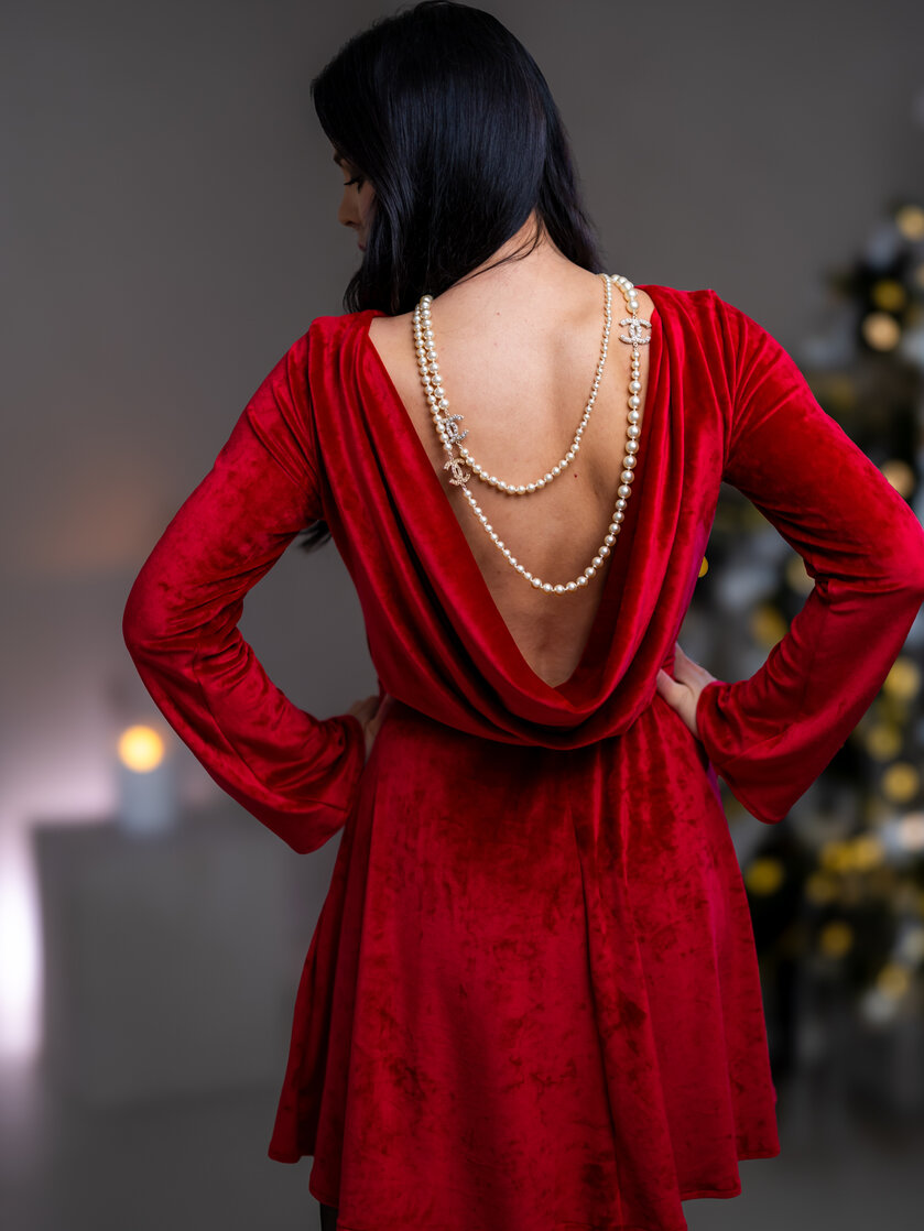 ŠATY “PATRICIA” S VODOU NA CHRBÁTE A ROZŠÍRENÝMI RUKÁVMI