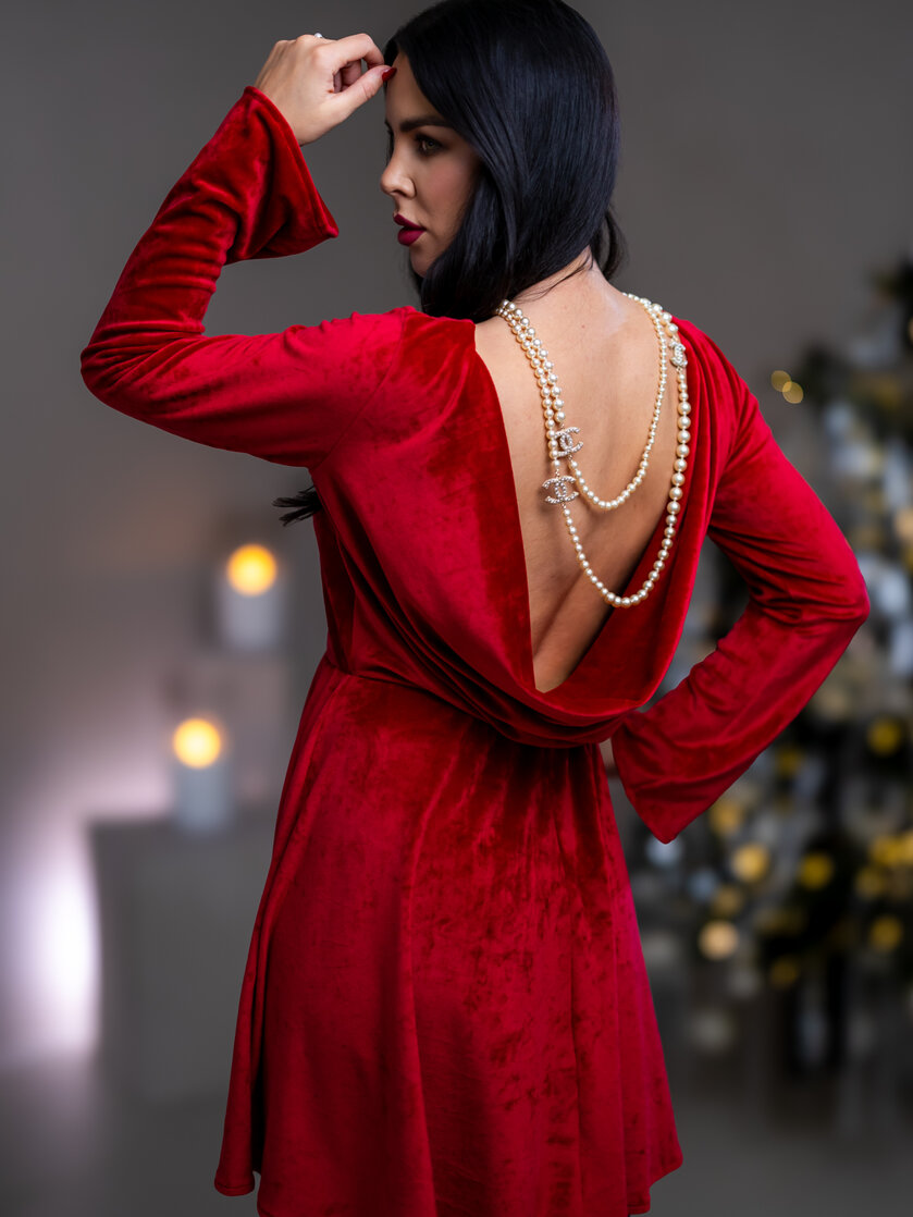 ŠATY “PATRICIA” S VODOU NA CHRBÁTE A ROZŠÍRENÝMI RUKÁVMI