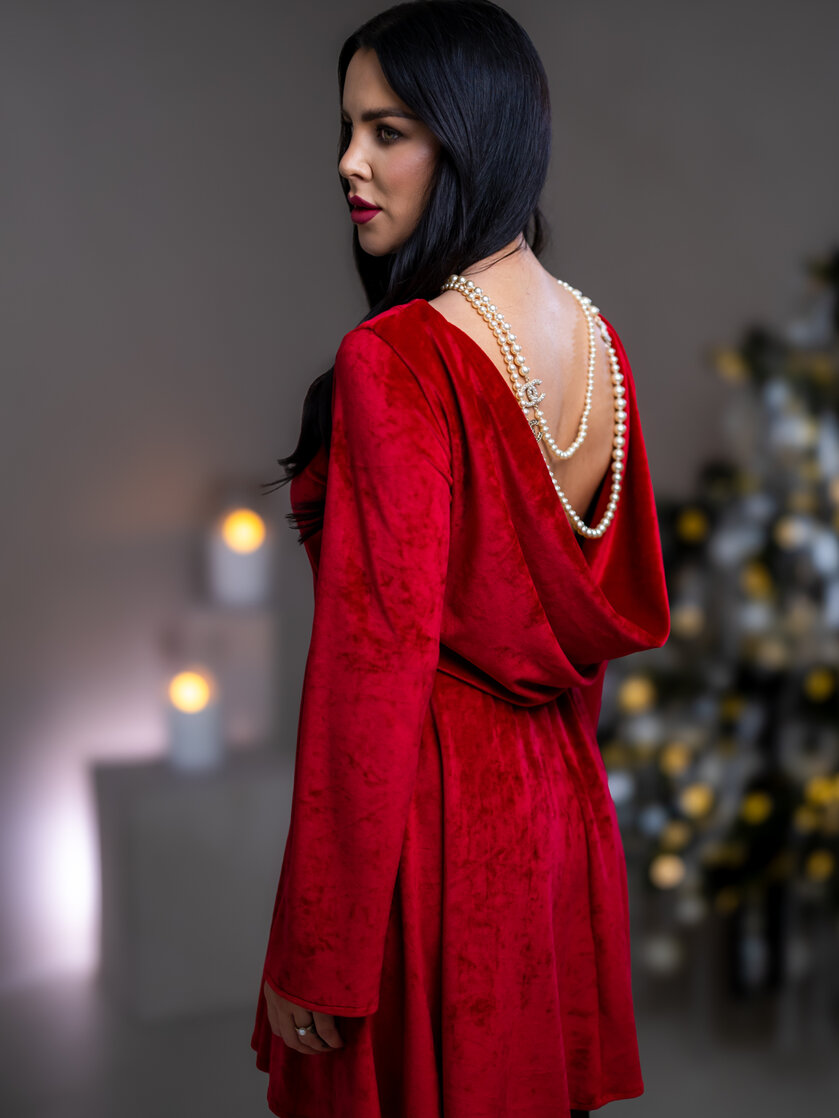 ŠATY “PATRICIA” S VODOU NA CHRBÁTE A ROZŠÍRENÝMI RUKÁVMI