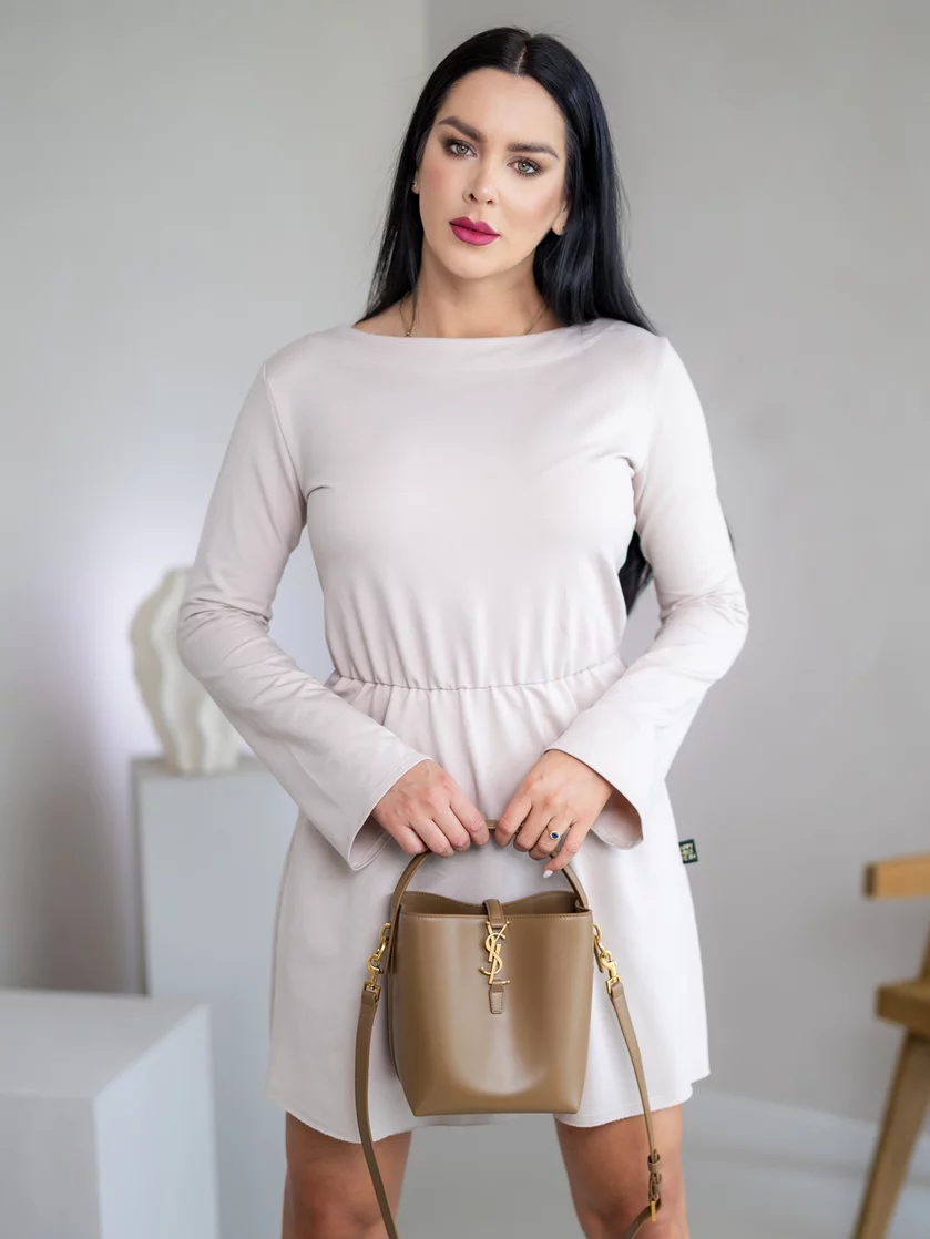 ŠATY “TAMARA” S LODIČKOVÝM VÝSTRIHOM A ROZŠÍRENÝMI RUKÁVMI