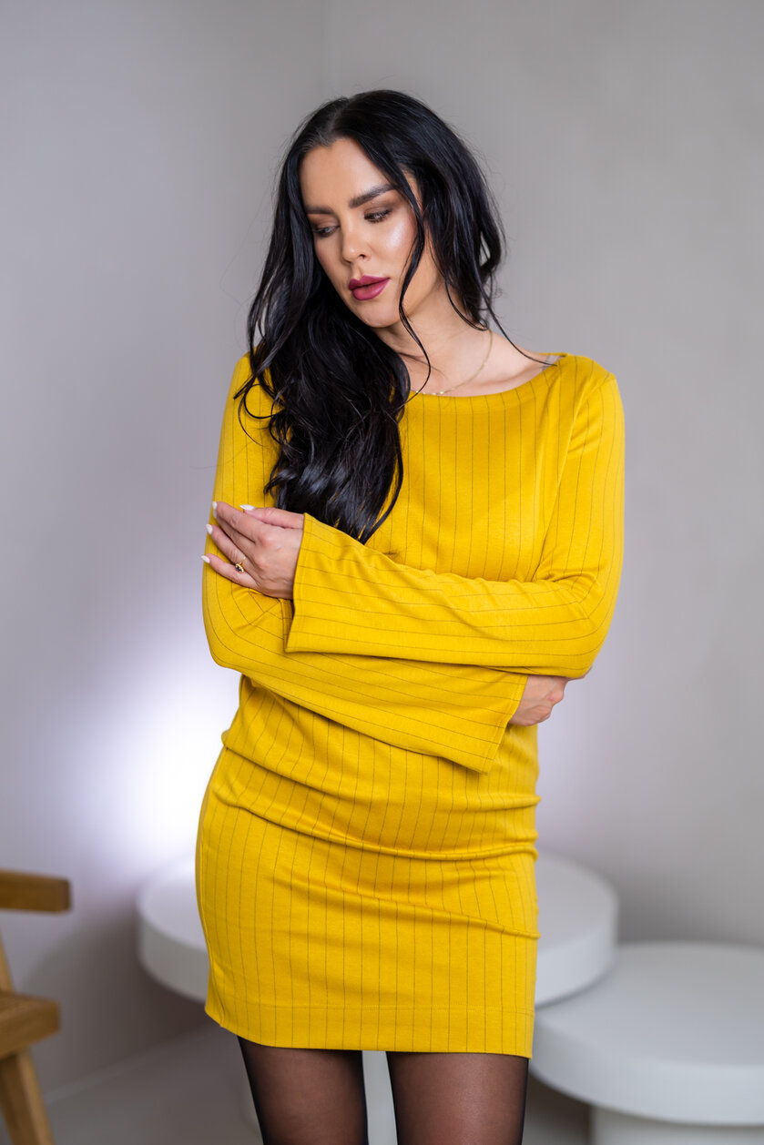 ŠATY “VICTORIA” S LODIČKOVÝM VÝSTRIHOM A ROZŠÍRENÝMI RUKÁVMI - MINI