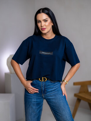 SKRÁTENÉ TRIČKO “MELANIE” S ETIKETOU NA PRSIACH / SUROVÉ OKRAJE