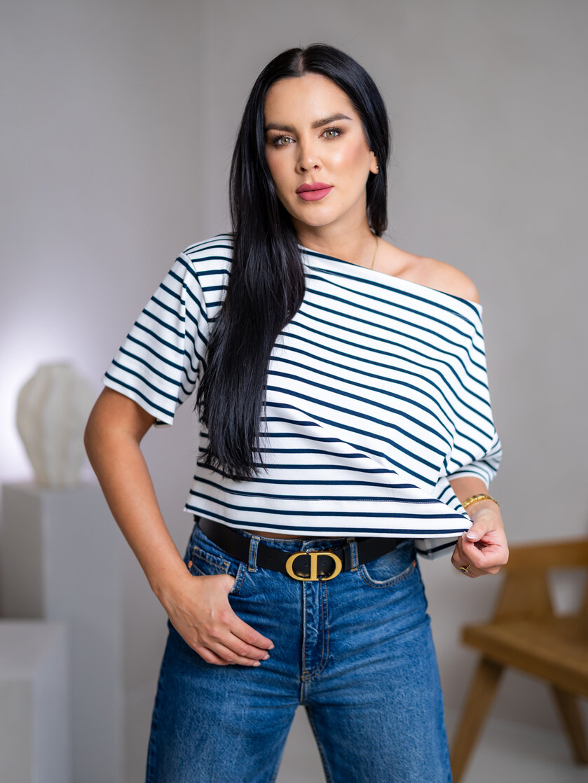 SKRÁTENÉ TRIČKO “MELANIE” S LODIČKOVÝM VÝSTRIHOM - PÁSIK