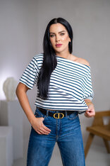 SKRÁTENÉ TRIČKO “MELANIE” S LODIČKOVÝM VÝSTRIHOM - PÁSIK