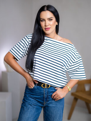 SKRÁTENÉ TRIČKO “MELANIE” S LODIČKOVÝM VÝSTRIHOM - PÁSIK