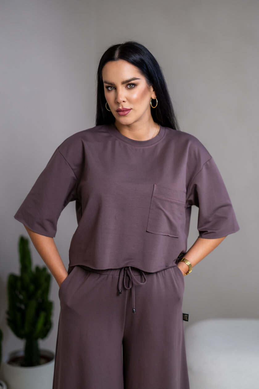 SKRÁTENÉ TRIČKO “MELANIE” S VRECKOM / SUROVÉ OKRAJE