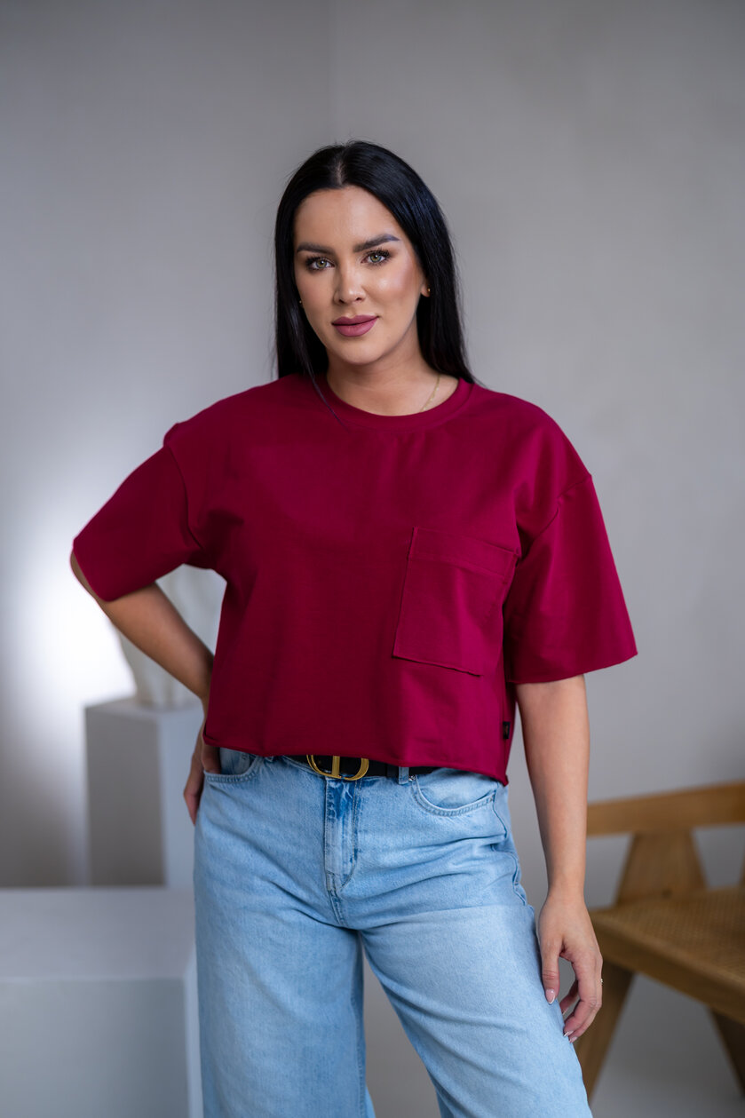 SKRÁTENÉ TRIČKO “MELANIE” S VRECKOM / SUROVÉ OKRAJE