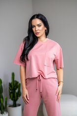 SKRÁTENÉ TRIČKO “MELANIE” S VRECKOM / SUROVÉ OKRAJE