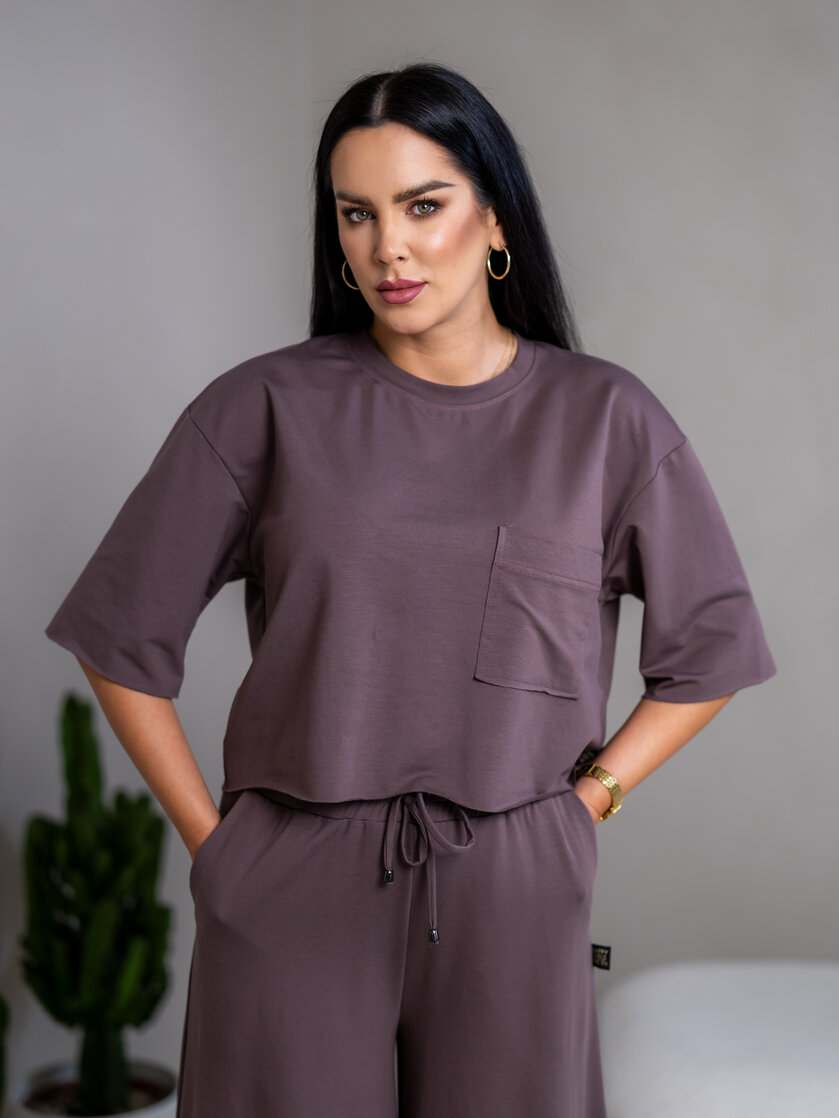 SKRÁTENÉ TRIČKO “MELANIE” S VRECKOM / SUROVÉ OKRAJE