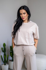 SKRÁTENÉ TRIČKO “MELANIE” S VRECKOM / SUROVÉ OKRAJE