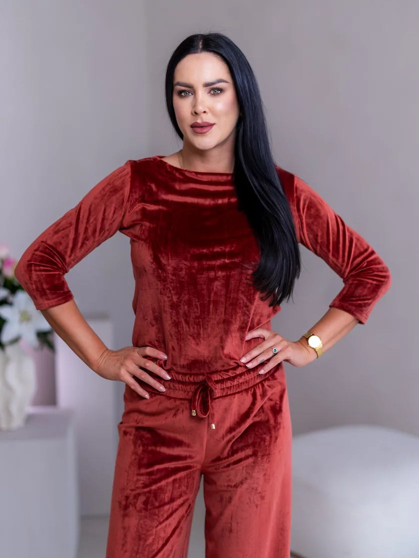 TOP “ANNETTE” - LODIČKOVÝ VÝSTRIH, PRILIEHAVÉ RUKÁVY TOP “ANNETTE” - LODIČKOVÝ VÝSTRIH, PRILIEHAVÉ RUKÁVY