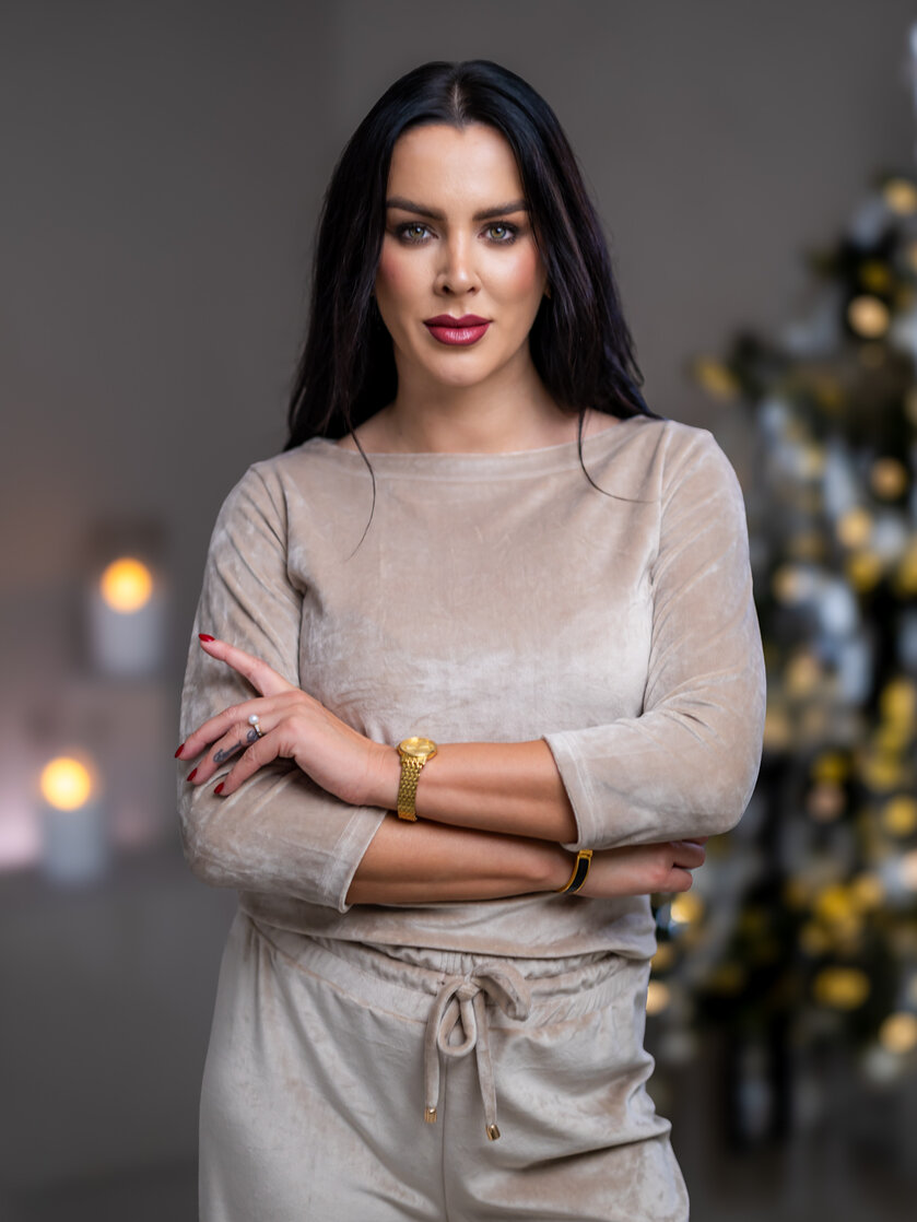 TOP “ANNETTE” - LODIČKOVÝ VÝSTRIH, PRILIEHAVÉ RUKÁVY