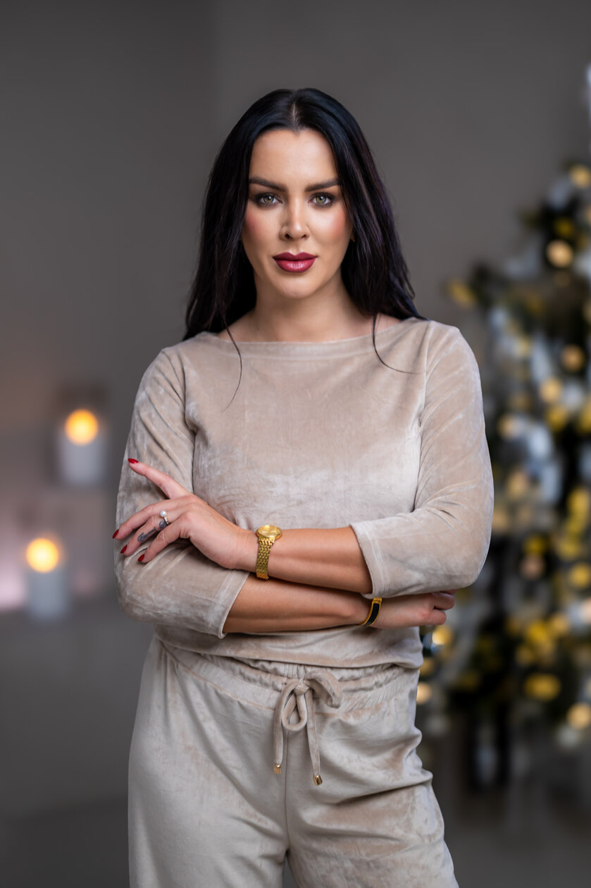 TOP “ANNETTE” - LODIČKOVÝ VÝSTRIH, PRILIEHAVÉ RUKÁVY