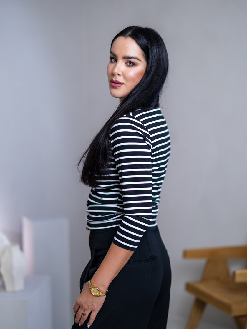 TOP “ANNETTE” - LODIČKOVÝ VÝSTRIH, PRILIEHAVÉ RUKÁVY