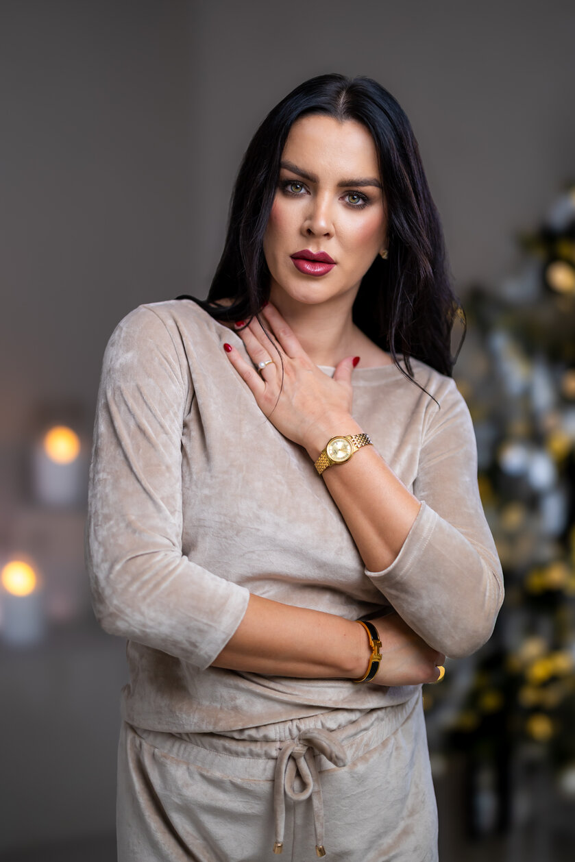 TOP “ANNETTE” - LODIČKOVÝ VÝSTRIH, PRILIEHAVÉ RUKÁVY