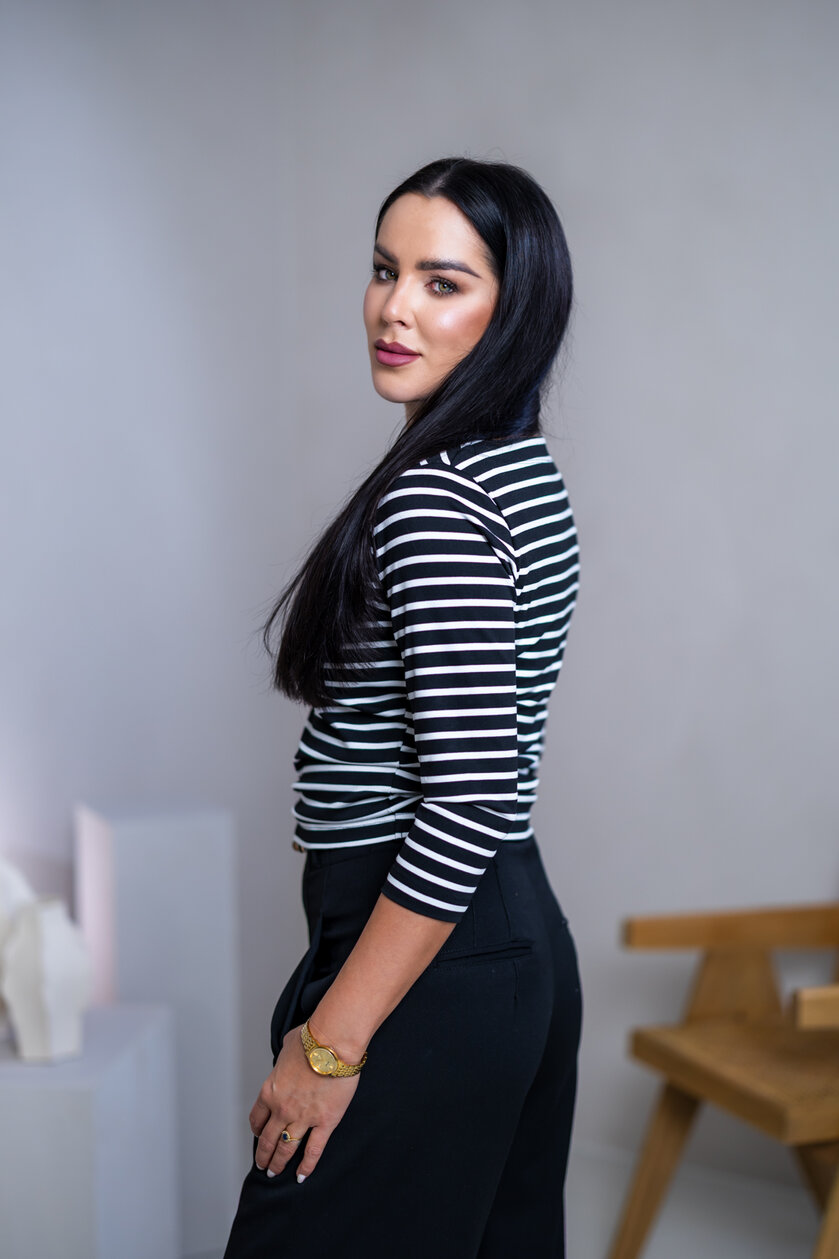 TOP “ANNETTE” - LODIČKOVÝ VÝSTRIH, PRILIEHAVÉ RUKÁVY