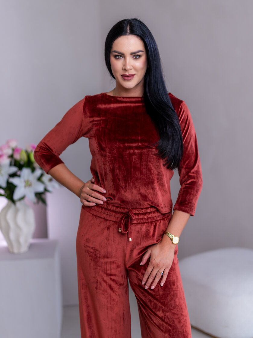 TOP “ANNETTE” - LODIČKOVÝ VÝSTRIH, PRILIEHAVÉ RUKÁVY