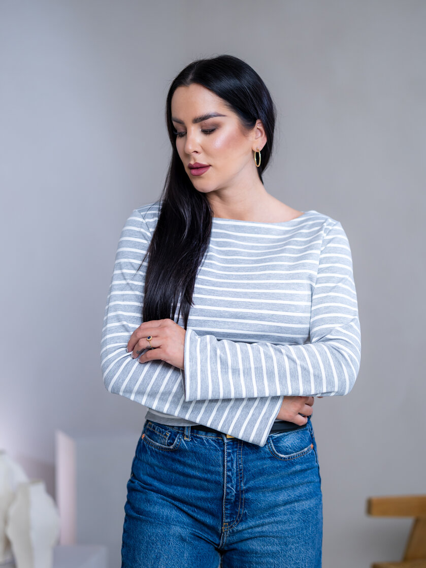 TOP “ANNETTE” - LODIČKOVÝ VÝSTRIH, ROZŠÍRENÉ RUKÁVY