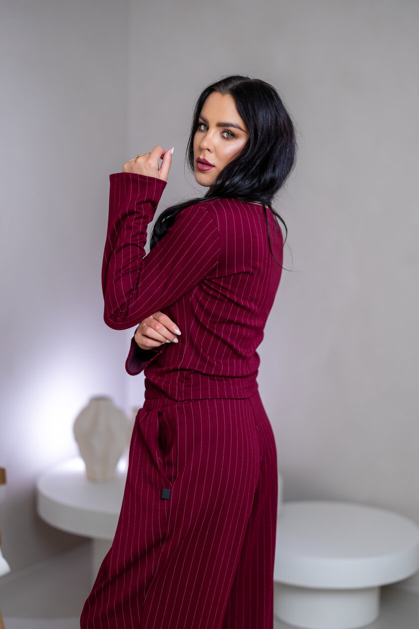 TOP “ANNETTE” - LODIČKOVÝ VÝSTRIH, ROZŠÍRENÉ RUKÁVY