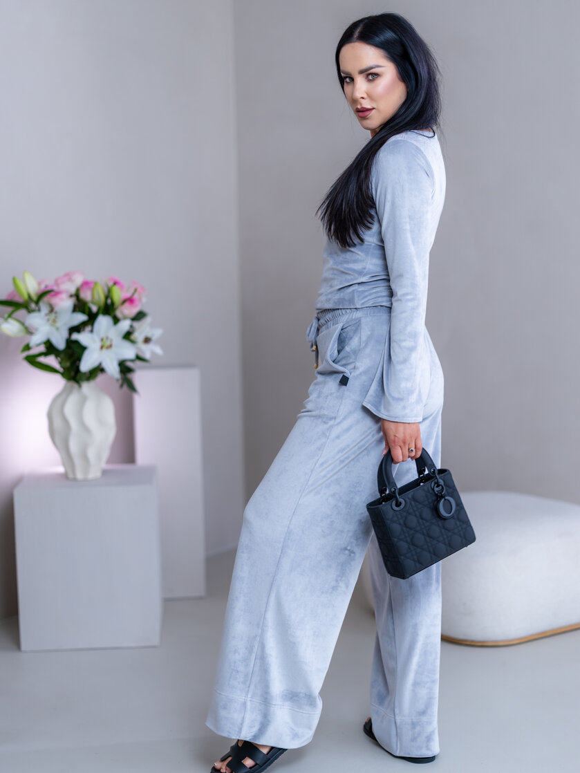 TOP “ANNETTE” - LODIČKOVÝ VÝSTRIH, ROZŠÍRENÉ RUKÁVY