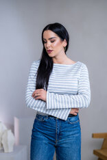 TOP “ANNETTE” - LODIČKOVÝ VÝSTRIH, ROZŠÍRENÉ RUKÁVY