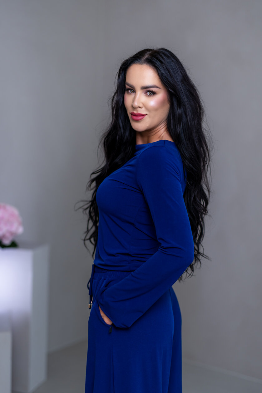 TOP “ANNETTE” - LODIČKOVÝ VÝSTRIH, ROZŠÍRENÉ RUKÁVY