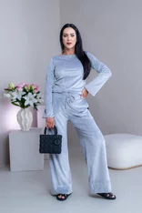 TOP “ANNETTE” - LODIČKOVÝ VÝSTRIH, ROZŠÍRENÉ RUKÁVY TOP “ANNETTE” - LODIČKOVÝ VÝSTRIH, ROZŠÍRENÉ RUKÁVY