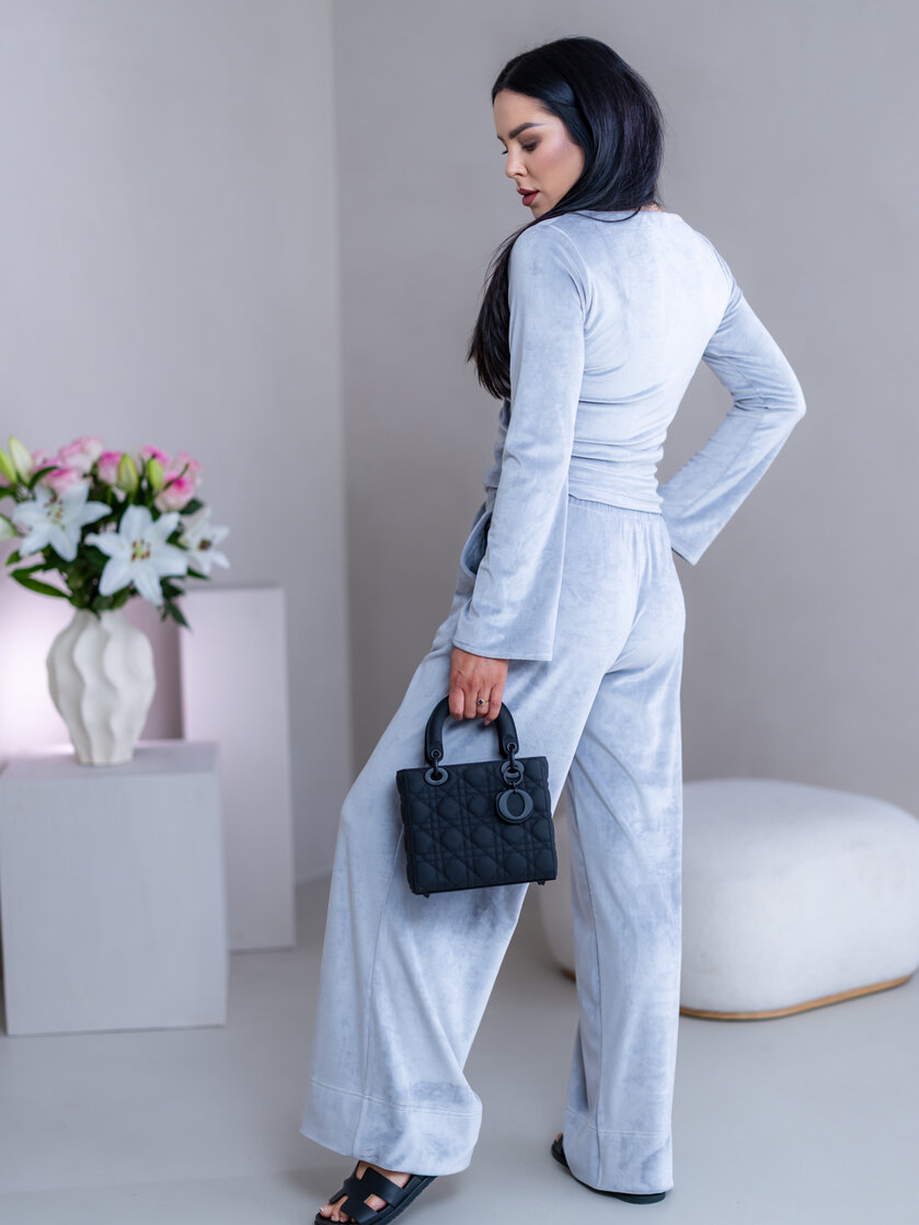 TOP “ANNETTE” - LODIČKOVÝ VÝSTRIH, ROZŠÍRENÉ RUKÁVY