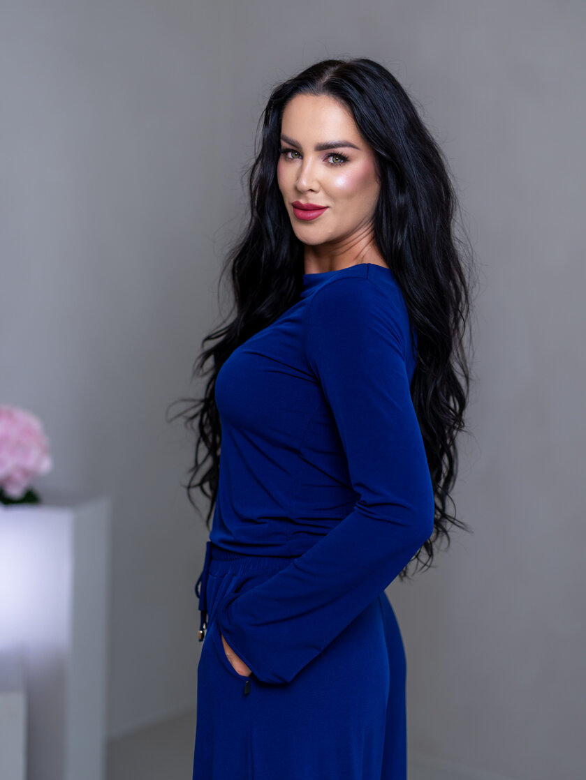 TOP “ANNETTE” - LODIČKOVÝ VÝSTRIH, ROZŠÍRENÉ RUKÁVY