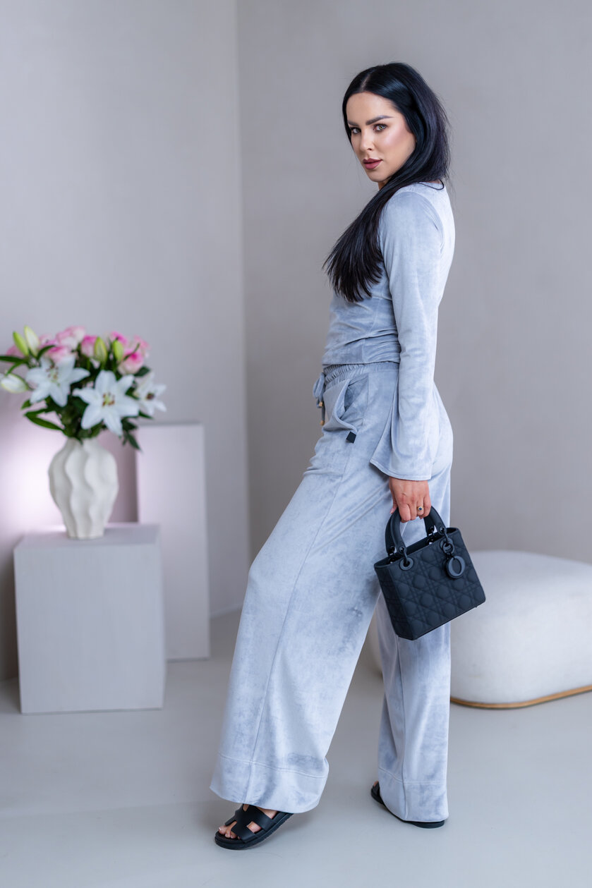 TOP “ANNETTE” - LODIČKOVÝ VÝSTRIH, ROZŠÍRENÉ RUKÁVY