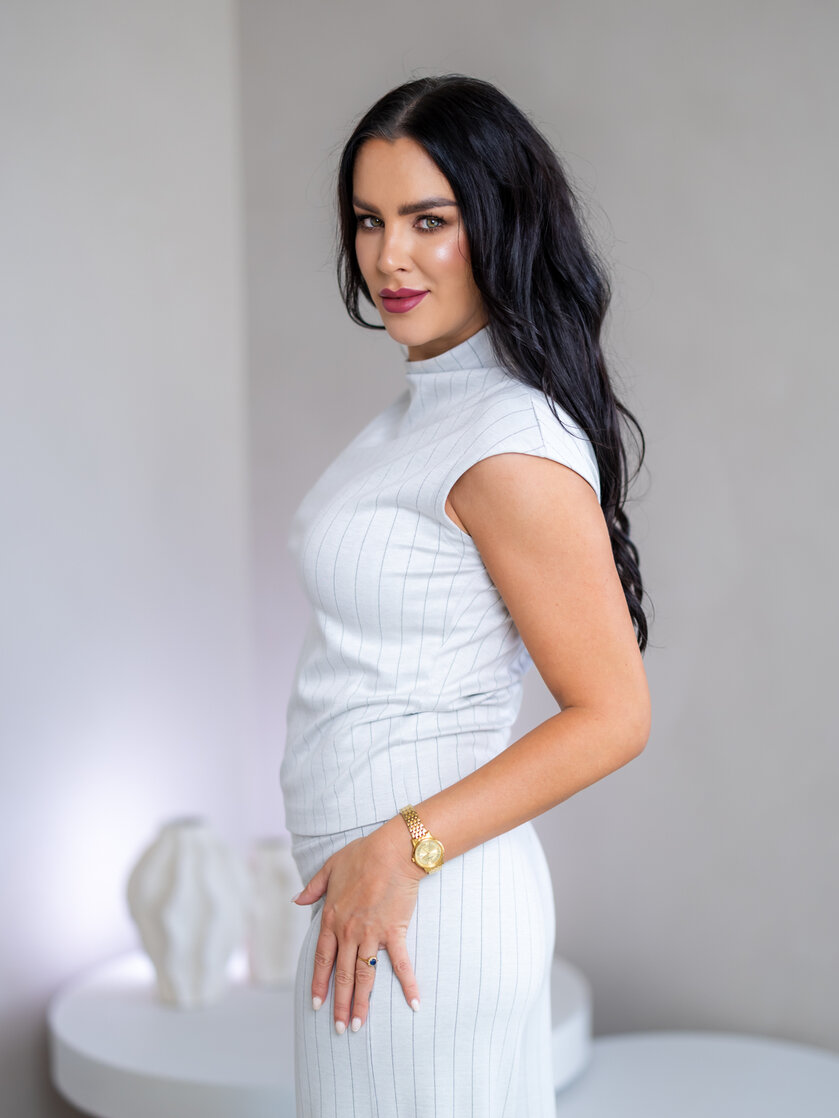 TOP “ANNETTE” - PRINECHANÝ STOJAČIK, PADNUTÉ PLECIA