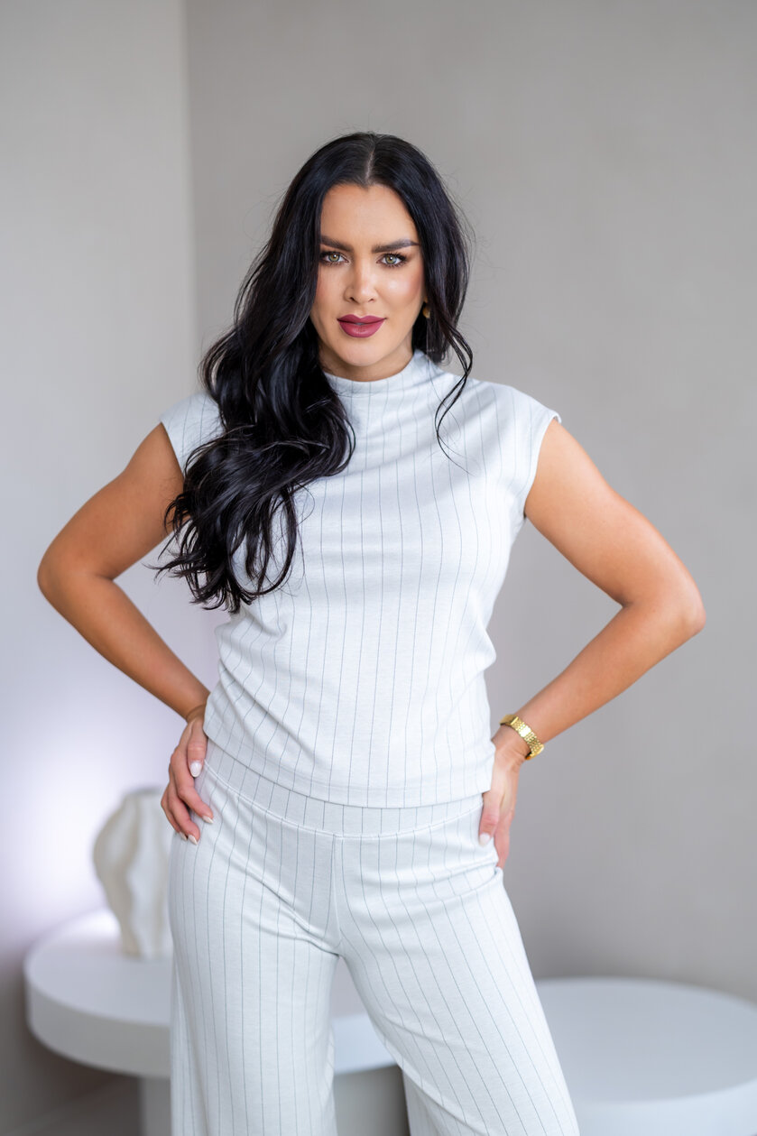 TOP “ANNETTE” - PRINECHANÝ STOJAČIK, PADNUTÉ PLECIA