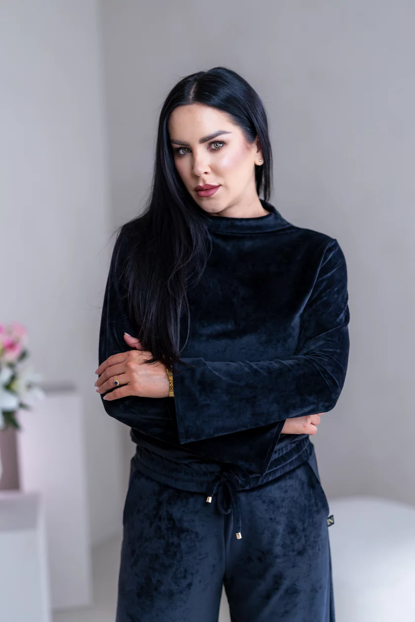TOP “ANNETTE” - PRINECHANÝ STOJAČIK, ROZŠÍRENÉ RUKÁVY