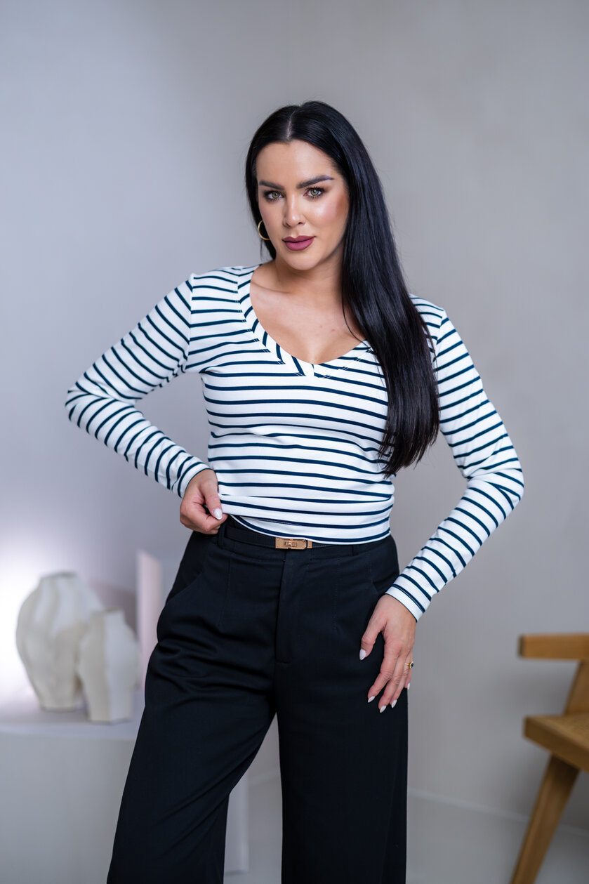 TOP “ANNETTE” - VÉČKOVÝ VÝSTRIH, PRILIEHAVÉ RUKÁVY